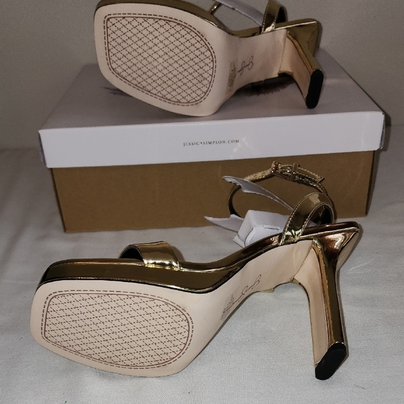 Jessica Simpson Gold Platform Heels - Picture 8 of 10